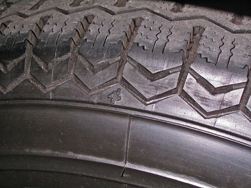[ my DS 23 の front-Tyres : MICHELIN の現状 ]_c0019483_21204775.jpg