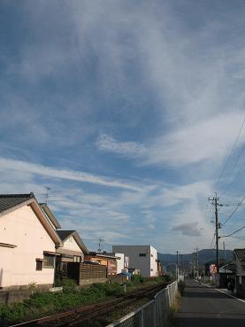 ７月も半ば。雲が高くなって、昼から晴れ_e0130185_22475973.jpg