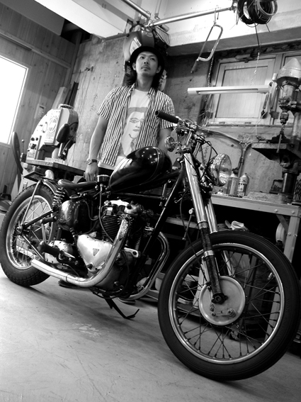 沖野 廣和 & TRIUMPH 6T(2010 0525)_f0203027_1045516.jpg