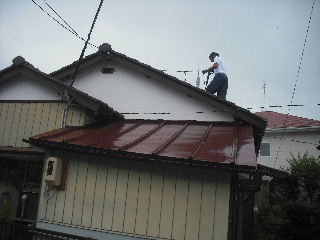 セメント瓦塗装工事 前工程・高圧洗浄_f0031037_18572854.jpg