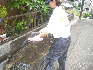 セメント瓦塗装工事 前工程・高圧洗浄_f0031037_18582288.jpg