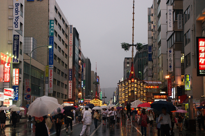 やっぱり雨の宵々山（祇園祭）_f0155048_0263087.jpg