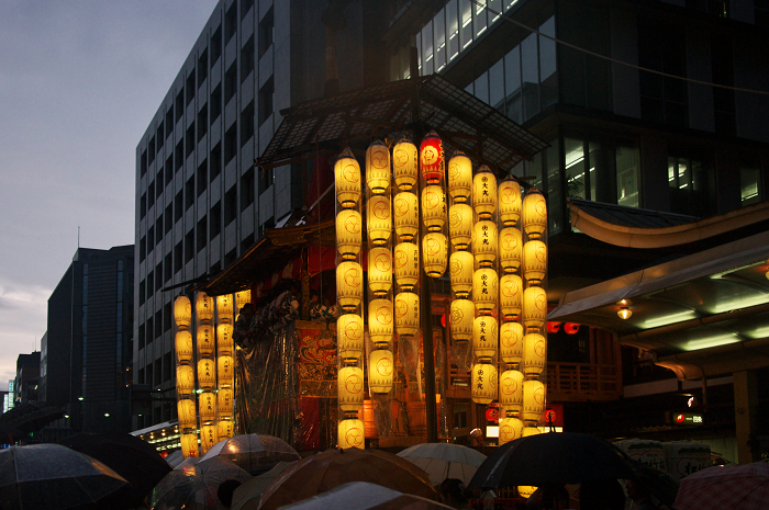 やっぱり雨の宵々山（祇園祭）_f0155048_0271564.jpg