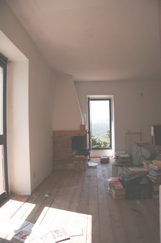 イタリアの夏のお掃除は・・・壁塗りっ!_f0106597_23413668.jpg
