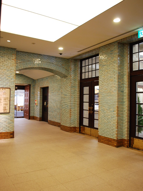 東京市政会館、日比谷公会堂(昭和モダン建築探訪)_f0142606_1737589.jpg