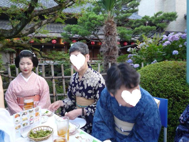 可愛い舞妓さんの姿も・上七軒ビアガーデン_f0181251_1423358.jpg