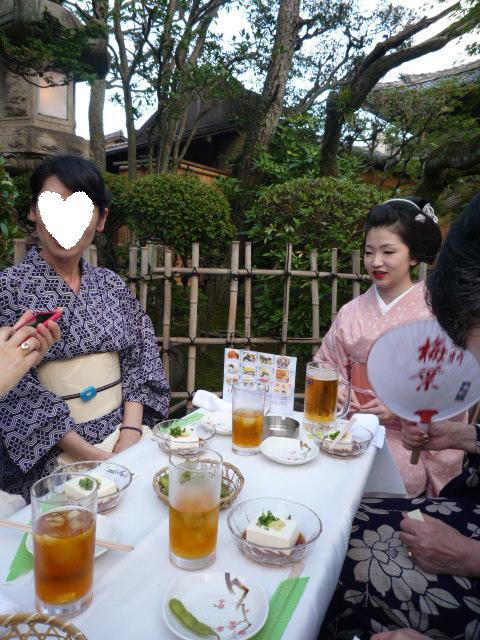 可愛い舞妓さんの姿も・上七軒ビアガーデン_f0181251_1513381.jpg