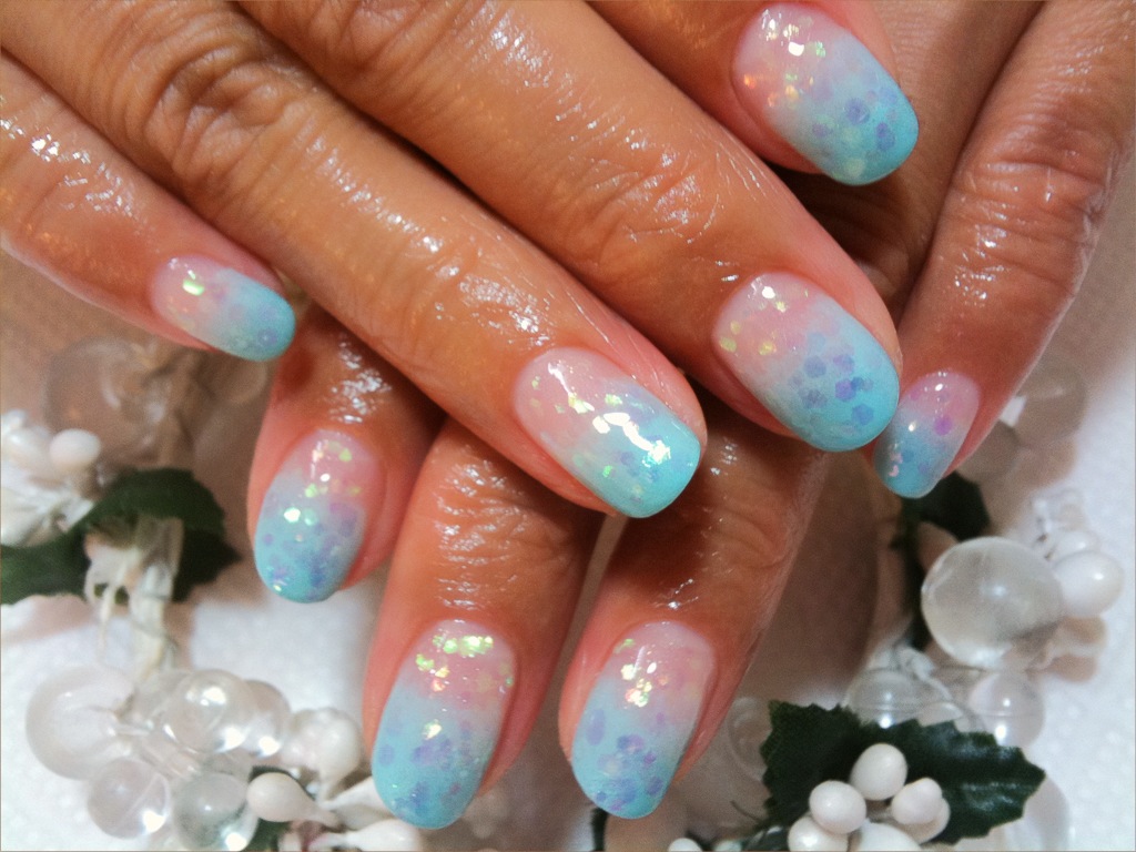水色のラメグラデーション Glitter Nails 横浜元町 ネイルサロンｂｌｏｇ