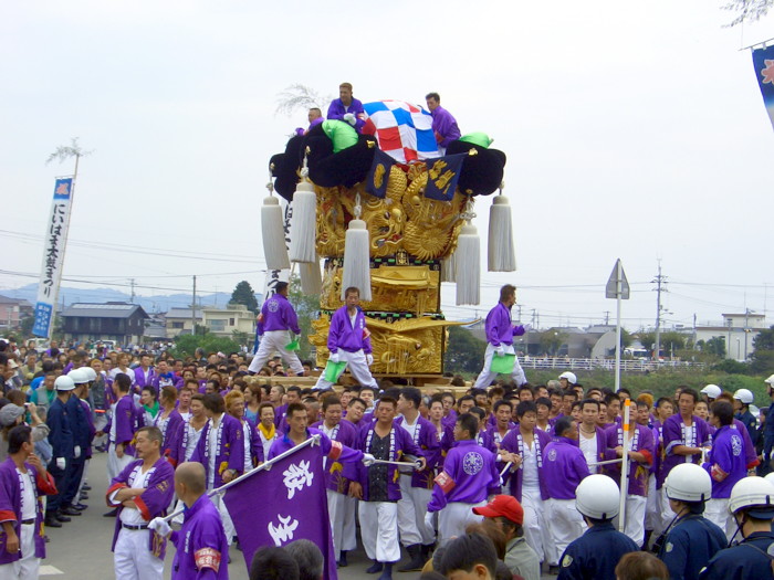 山根グランドに向かう萩生東太鼓台_f0085962_623287.jpg