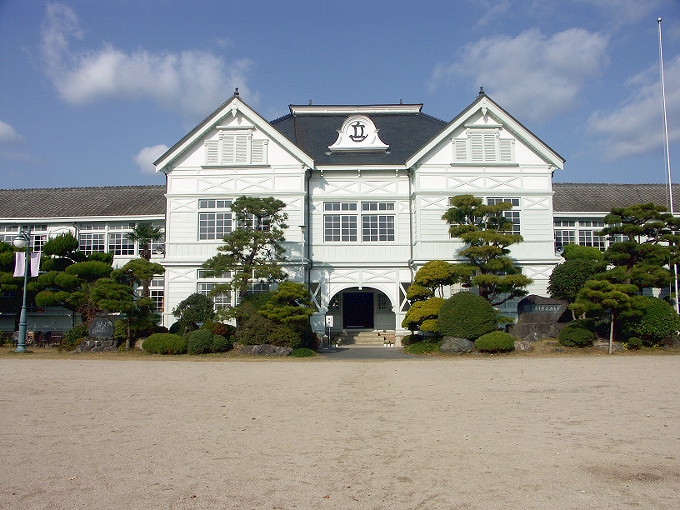 Amazon.co.jp: 近代神戸の小学校建築史 : 川島 智生: 本