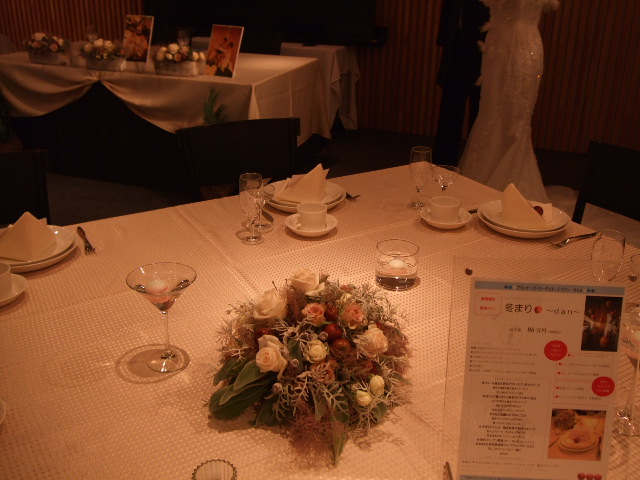 フェアのテーブル_e0120789_1051585.jpg