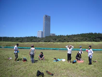 幕張海岸で海ヨガしました☆_c0145897_0574055.jpg