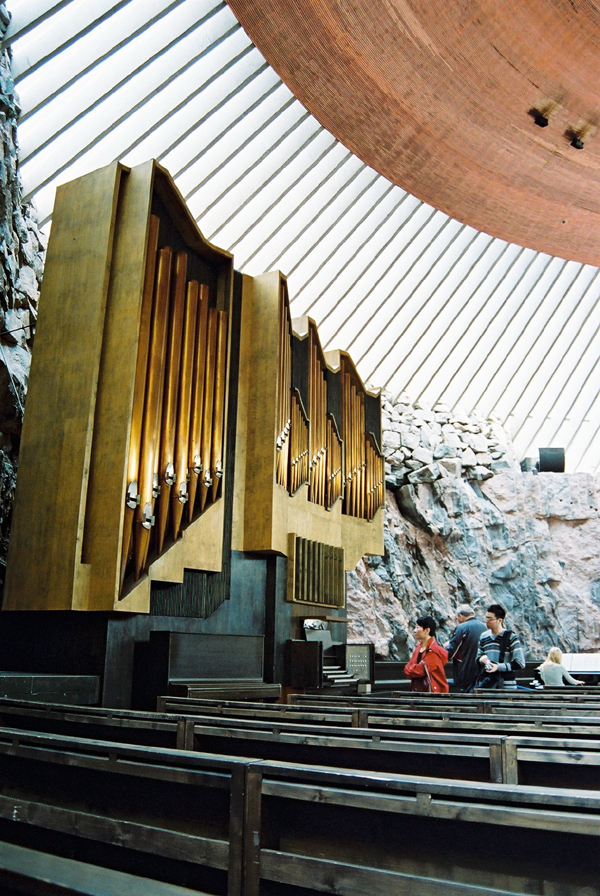 テンペリアウキオ Temppeliaukio Church (1969) Timo / Tuomo Suomarainen / Helsinki Finland  No.5/12_c0044801_11395128.jpg