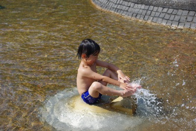水遊び_f0138807_0595215.jpg