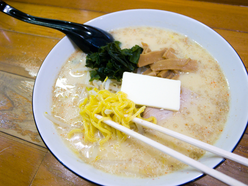 青森　ご当地　味噌カレー牛乳ラーメン_d0146912_212491.jpg