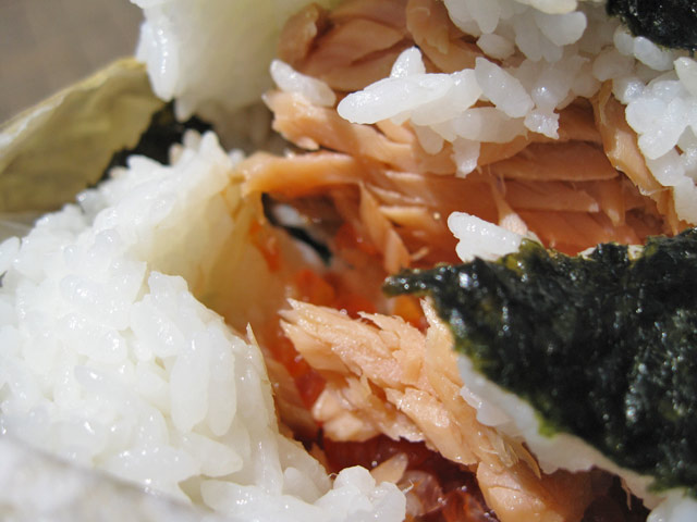 佐藤水産本店のおにぎり_a0016730_23174122.jpg