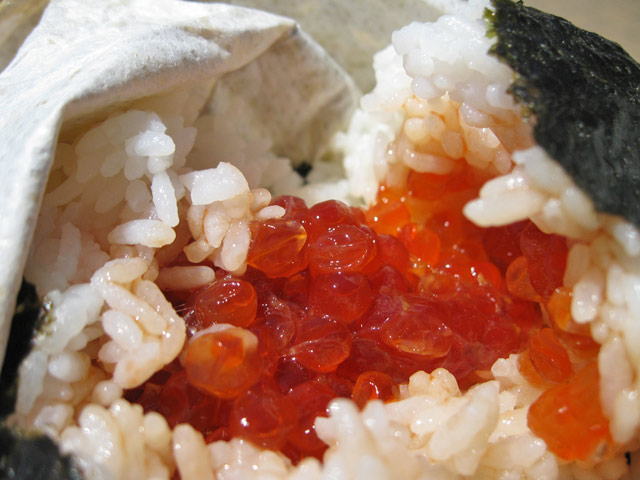 佐藤水産本店のおにぎり_a0016730_23174768.jpg