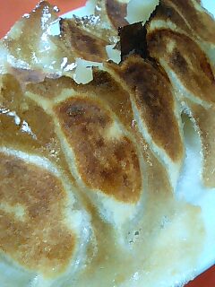 餃子に埋もれた_d0152937_22471152.jpg