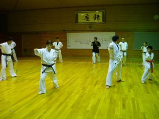 前川先生来場_c0118332_2392585.jpg