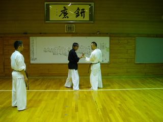 前川先生来場_c0118332_2393211.jpg
