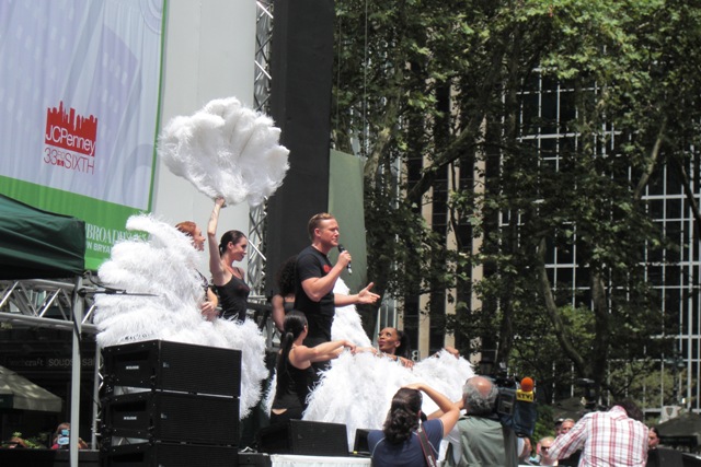 Broadway in Bryant Park ③_d0106765_124236.jpg