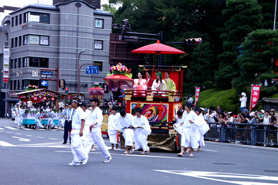 祇園祭り 花笠巡行_e0048413_1532101.jpg