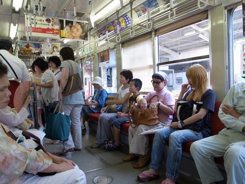 路面電車に乗り。。_c0116915_05334.jpg