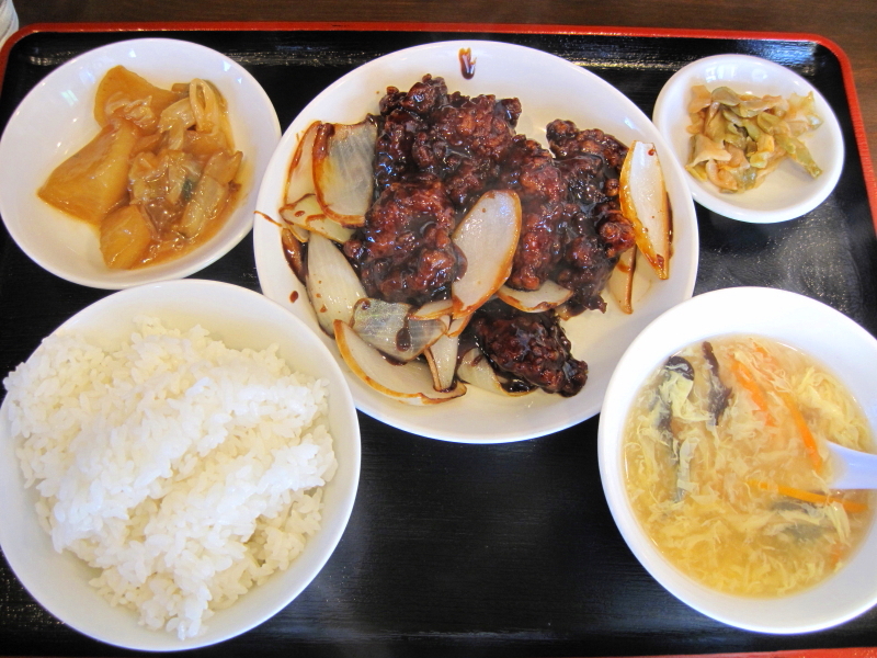 まっ黒酢豚の定食【茅ヶ崎　加納食堂（かのうしょくどう）】_b0153224_16473371.jpg