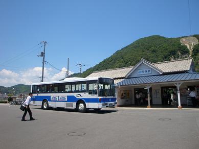 豪雨災害の後の安浦駅、始動_e0175370_7251136.jpg