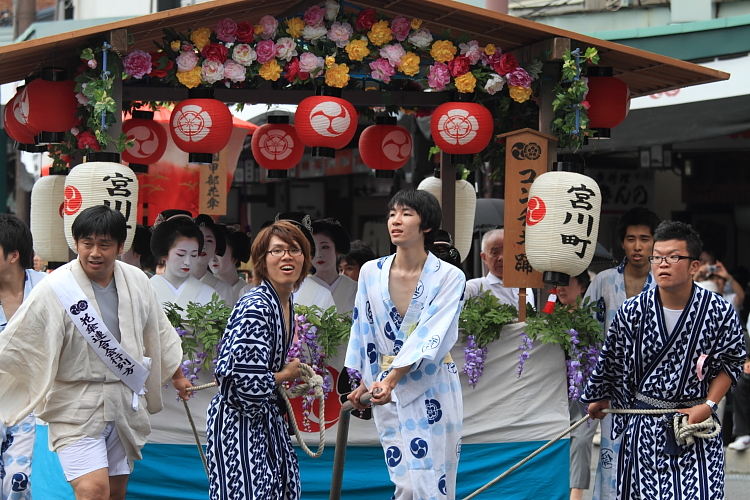 祇園祭 ~花傘巡行(後編)~_e0051888_3531369.jpg