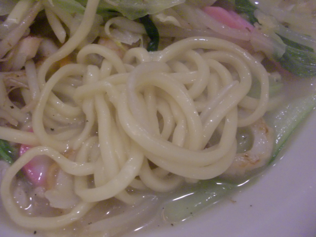 元祖ぴかいち　で　ちゃんぽん＆ラーメン_c0207868_1223715.jpg