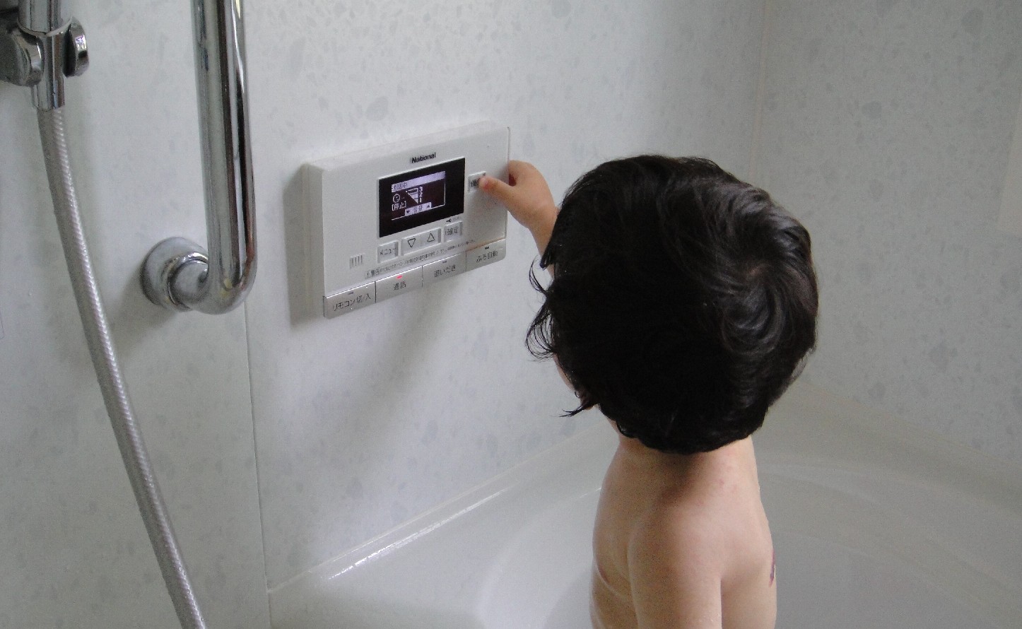 風呂場で水遊び オデカケビヨリ 風呂場で水遊び オデカケビヨリ
