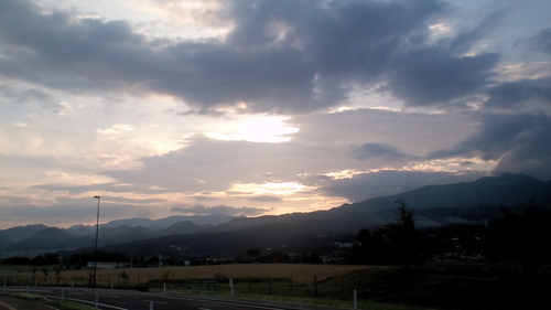 昨日から始めたダイエット法と今朝の散歩の風景_d0159273_6334471.jpg