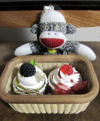 inedible cupcakes_f0197215_1054857.jpg