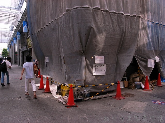 吉祥寺・肉のサトウは改装中！_a0009142_16331618.jpg