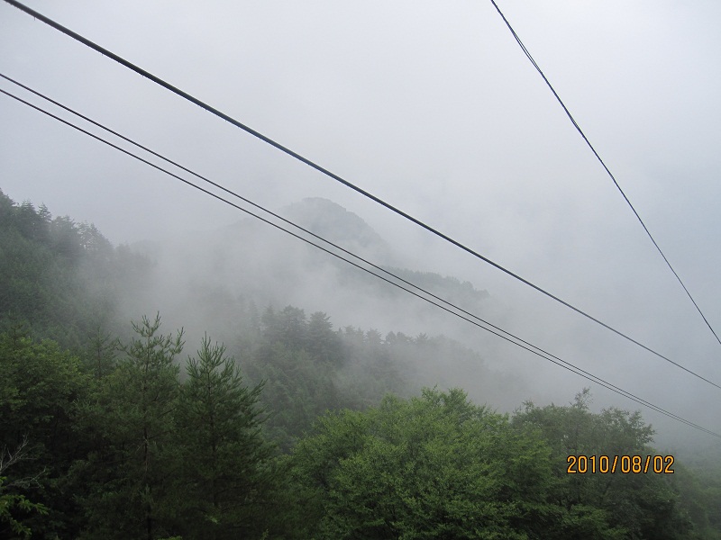 雲の中を走るロープウェイ_d0167225_16504288.jpg