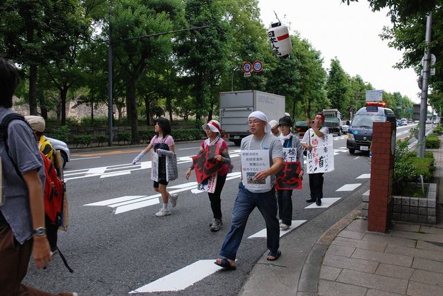 署名15,850筆橋下知事に突きつける！7.30ワンディアクション≪橋下知事糾弾！府庁包囲デモ・集会≫_a0114164_11581164.jpg