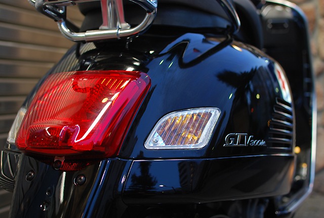Vespa GTS300ie MONTE NAPOLEONE (モンテナポリオーネ)_d0099181_19162026.jpg