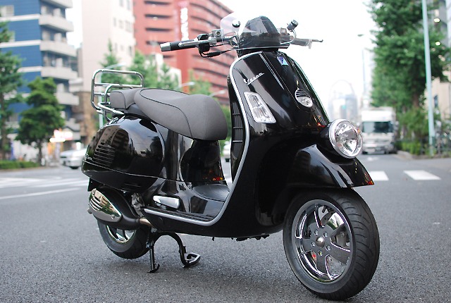 Vespa GTS300ie MONTE NAPOLEONE (モンテナポリオーネ)_d0099181_19173482.jpg