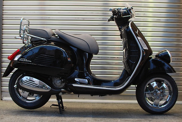 Vespa GTS300ie MONTE NAPOLEONE (モンテナポリオーネ)_d0099181_19184637.jpg