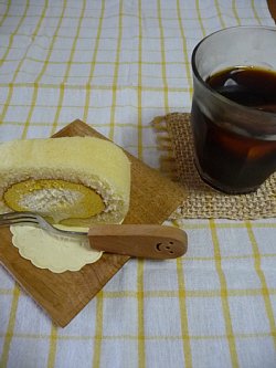 多摩センター 京王プラザのロールケーキ かいじゅうのしっぽ