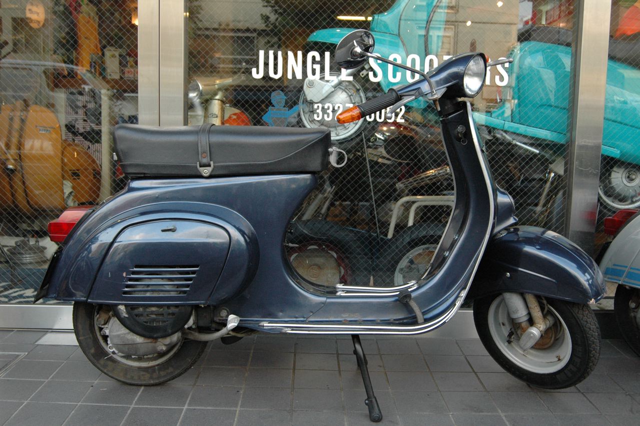 Vespa 50S ダークブルーメタリック（レアカラー）_f0123137_1114580.jpg