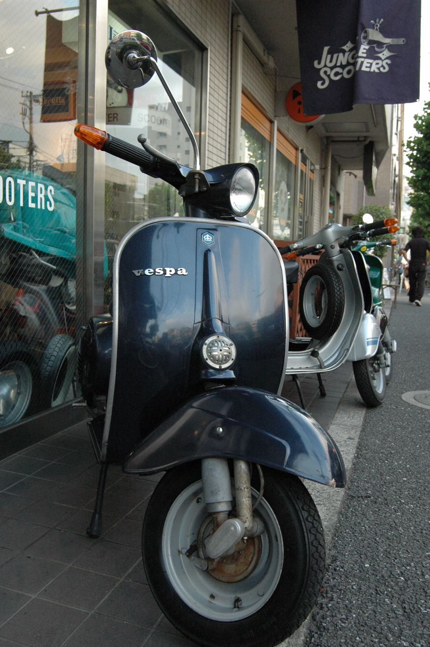 Vespa 50S ダークブルーメタリック（レアカラー）_f0123137_1123793.jpg