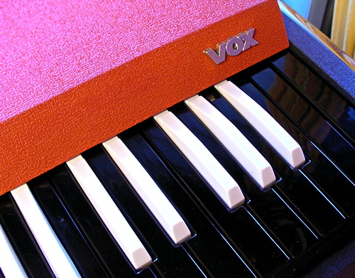 VOX Continental Organ V301E/2_e0045459_2194672.jpg
