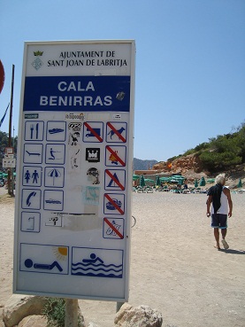 Ibizaのビーチ_e0120938_31527.jpg