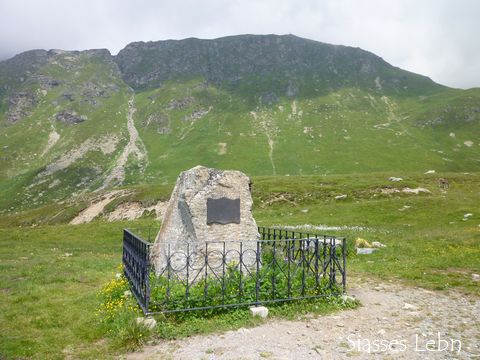 Silvretta Bielerhöhe　湖近くの教会へ_e0088895_14341480.jpg