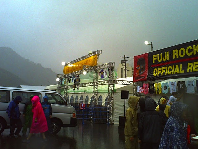 FUJI ROCK FESTIVAL 2010　7月29日前夜祭_e0139027_23135933.jpg