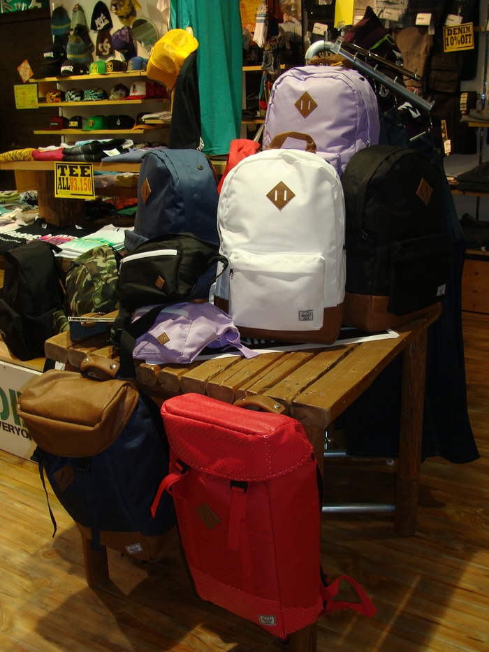 ハーシェル新作☆BURTON　BAG新作入荷♪_c0174229_17242792.jpg