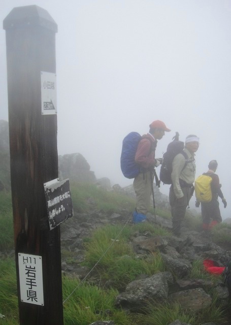 ＜10年７月24-25日＞2010夏：雨に煙った東北の山旅（早池峰・船形山）_c0119160_6233482.jpg