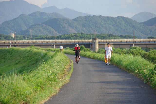 夕焼けポタで日野川へ_f0007926_2171850.jpg